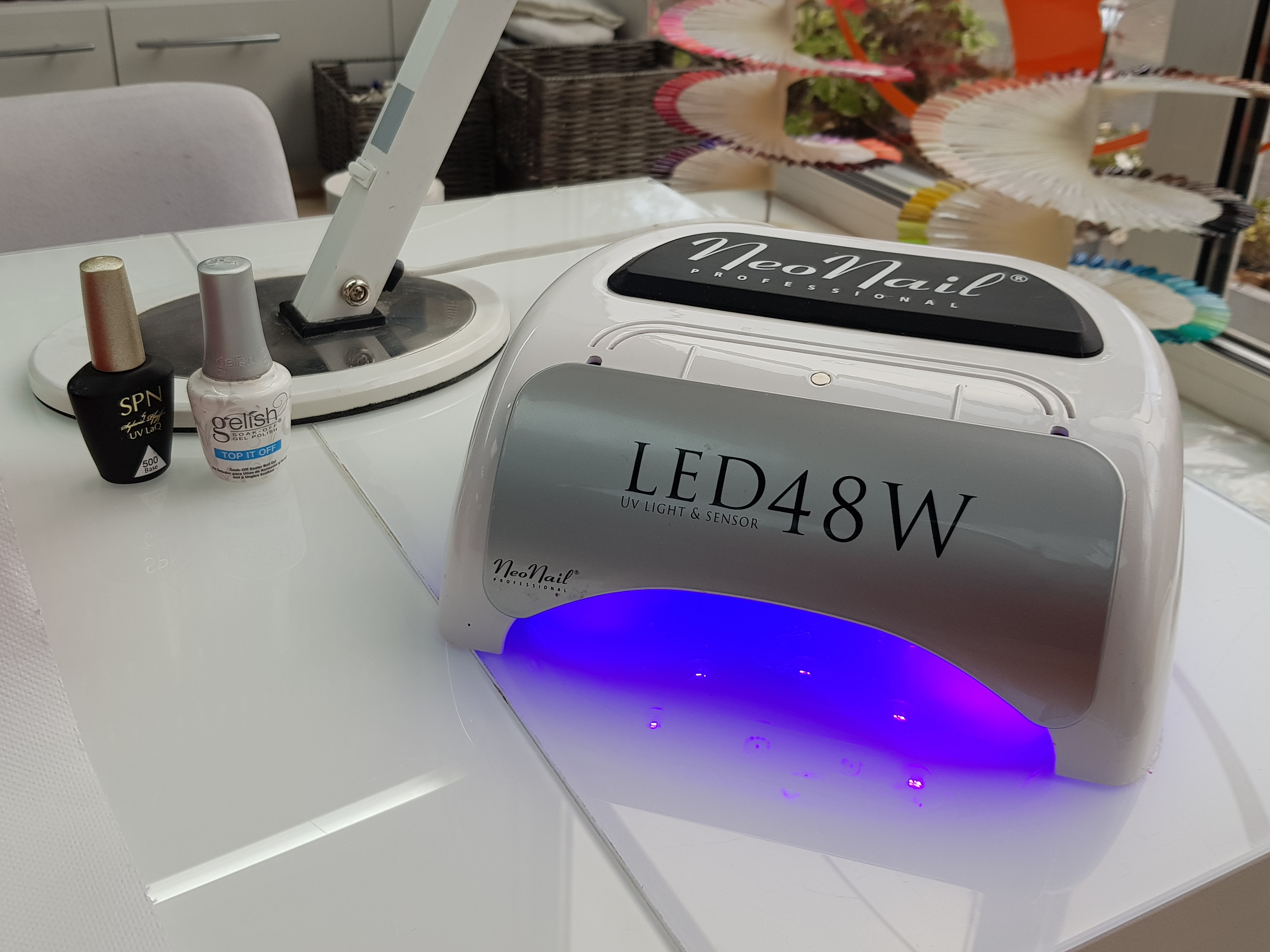 Can UV varnish curing lamps cause harm?