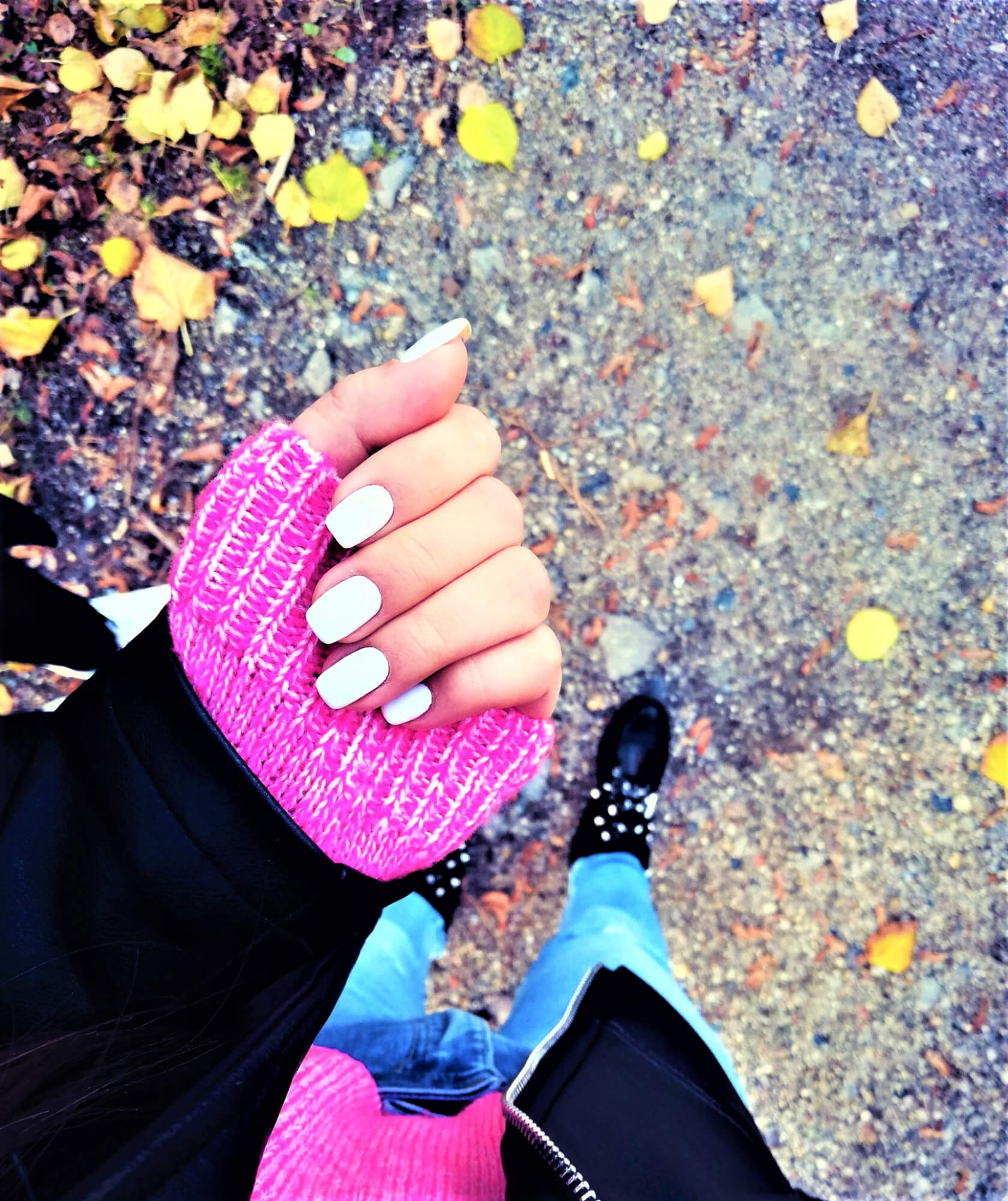 Manicure biały proste opiłowanie