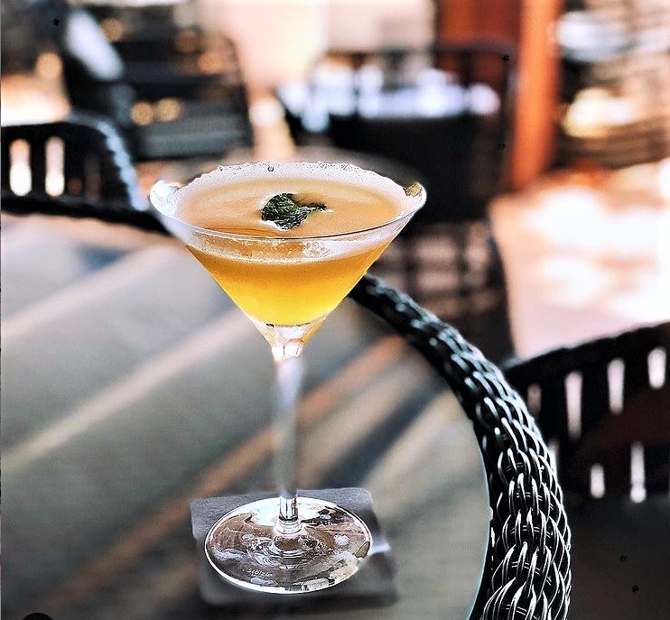 Effects of alcohol on nails and hand skin