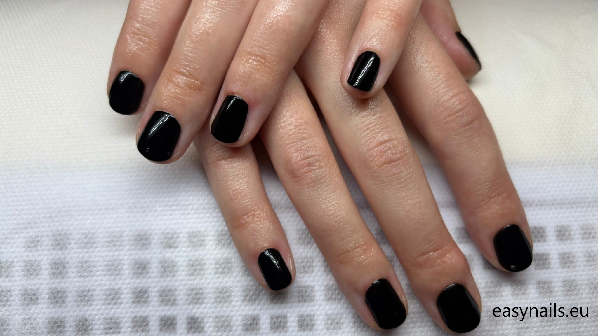 Stylish Inspirations: Fashionable Colors and Elegant Stylizations in Dark Nail Shades