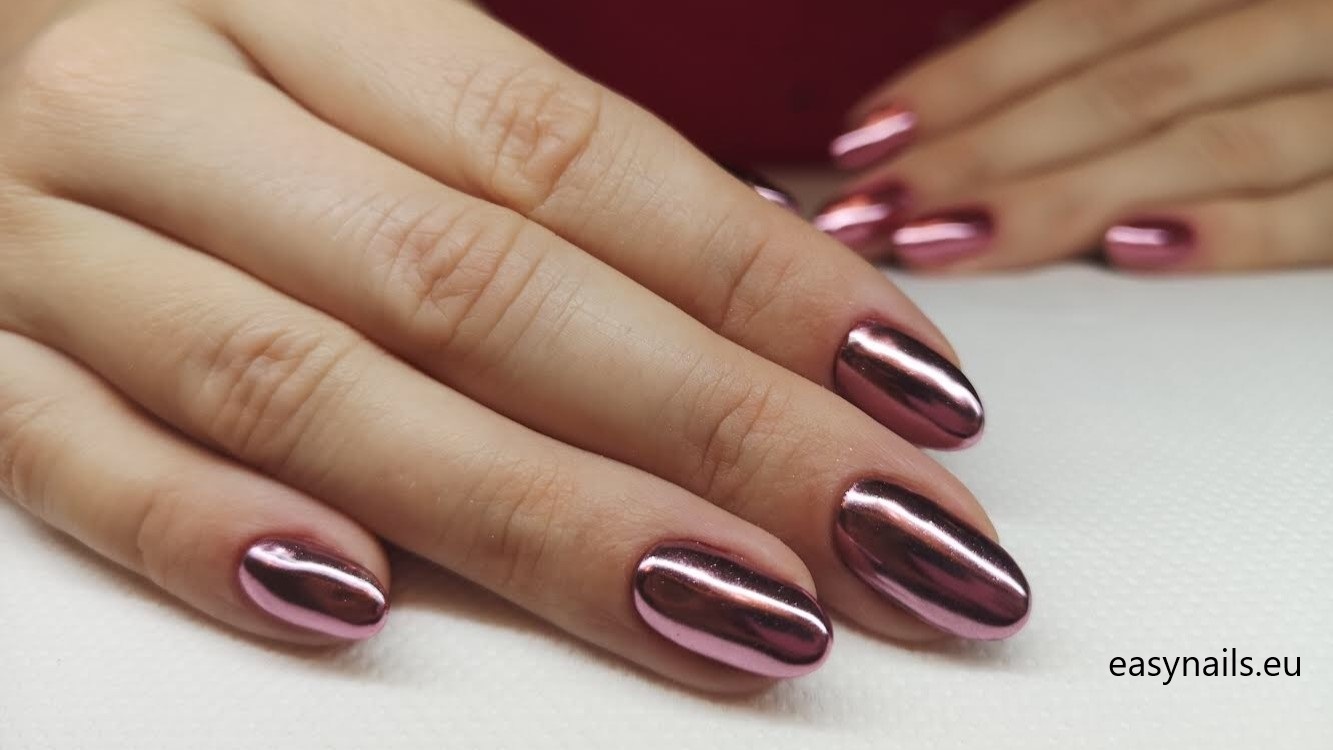 Mirror Manicure: Photos, Inspiration & Techniques for a Metallic Gloss Effect