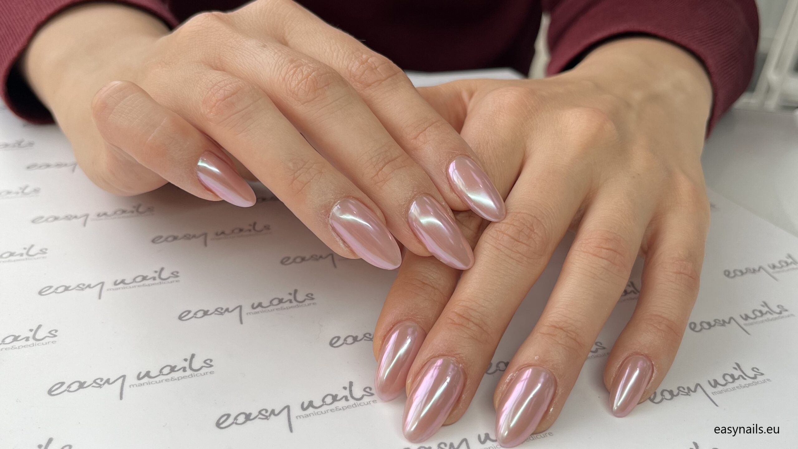 Chrome Manicure: Photos, Inspirations, and Futuristic Shine Effects