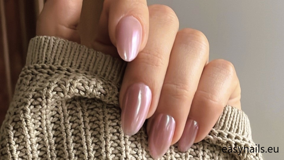 Metallic Hybrid Gel Polish: Achieving the Perfect Finish with Mirror Shine or Chrome Effect