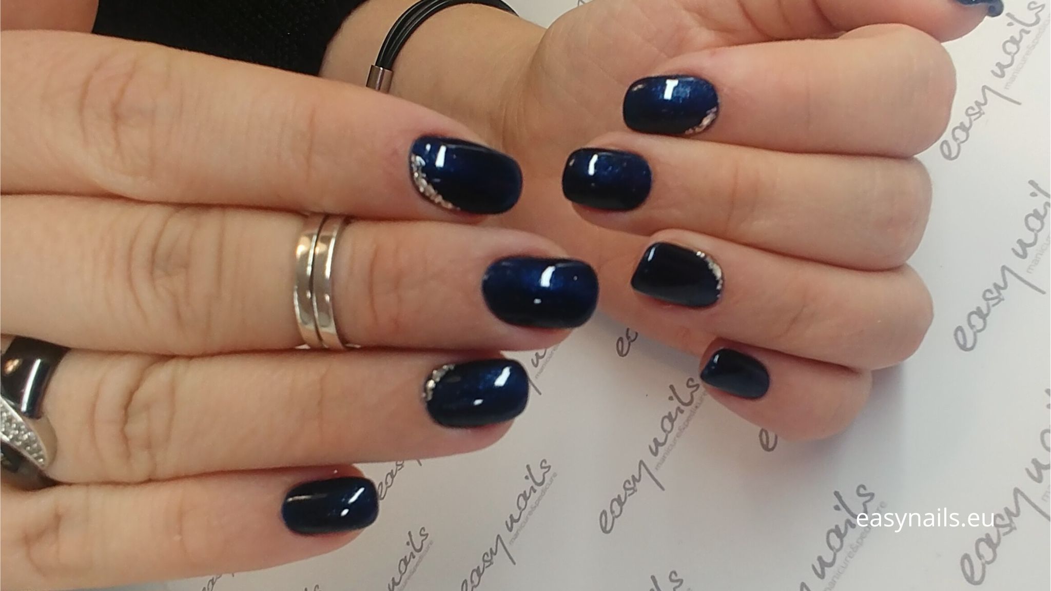 Navy Nails: Classic Elegance with Depth and Inspiration
