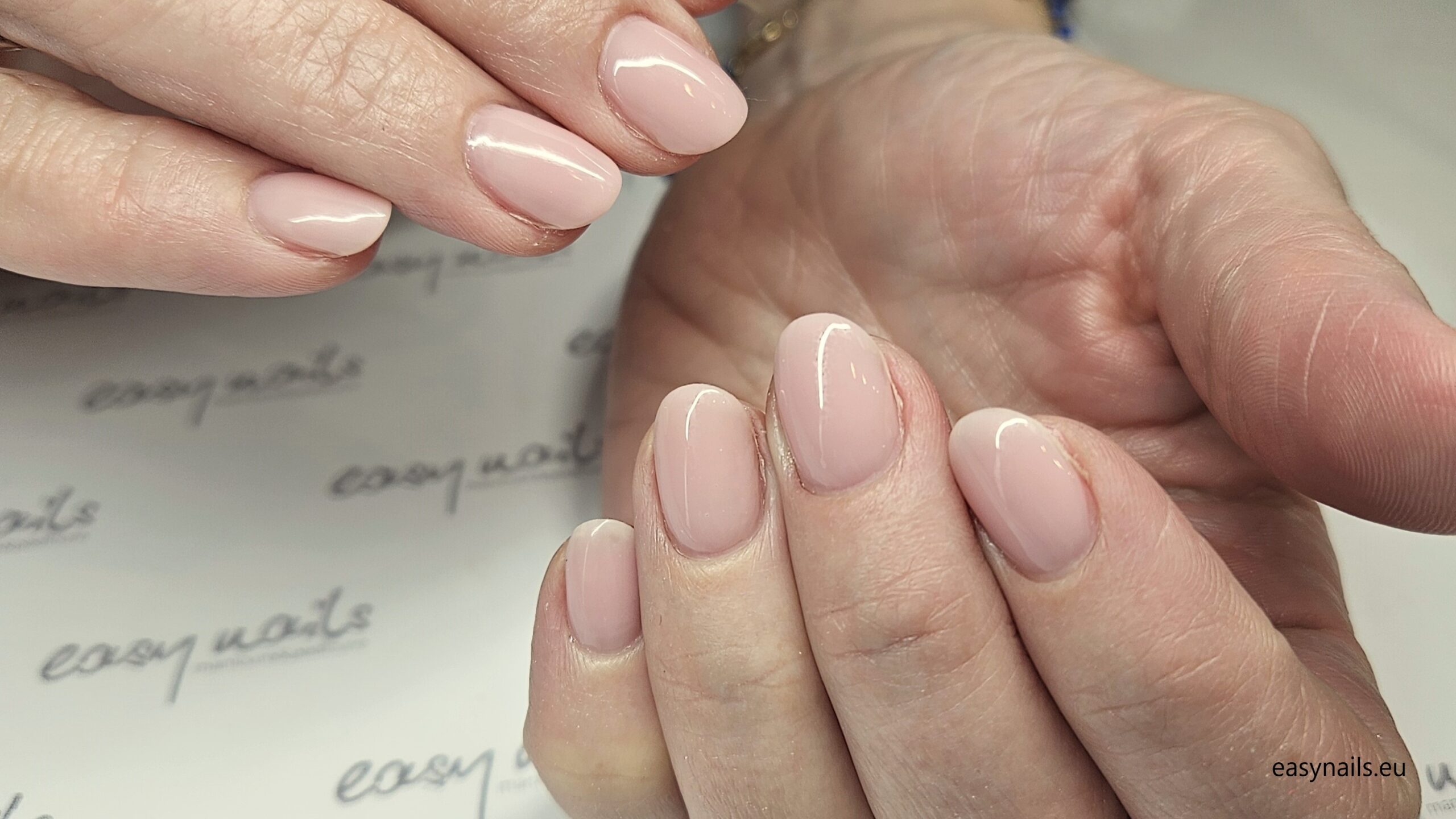 Nude Manicure Inspiration: Choosing Products and Styles for Natural Elegance