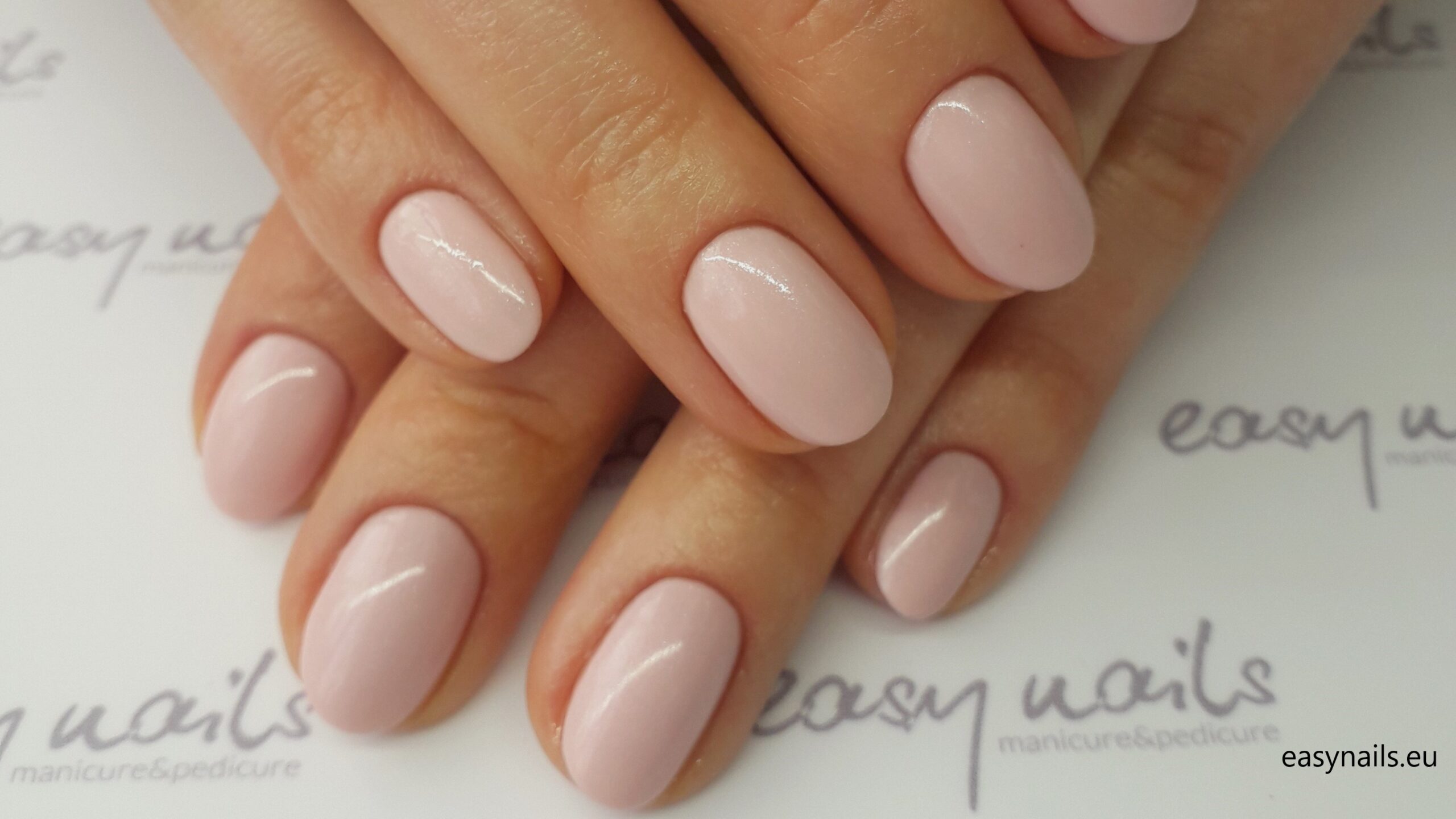 Bright Manicure: Subtle Elegance for Every Occasion