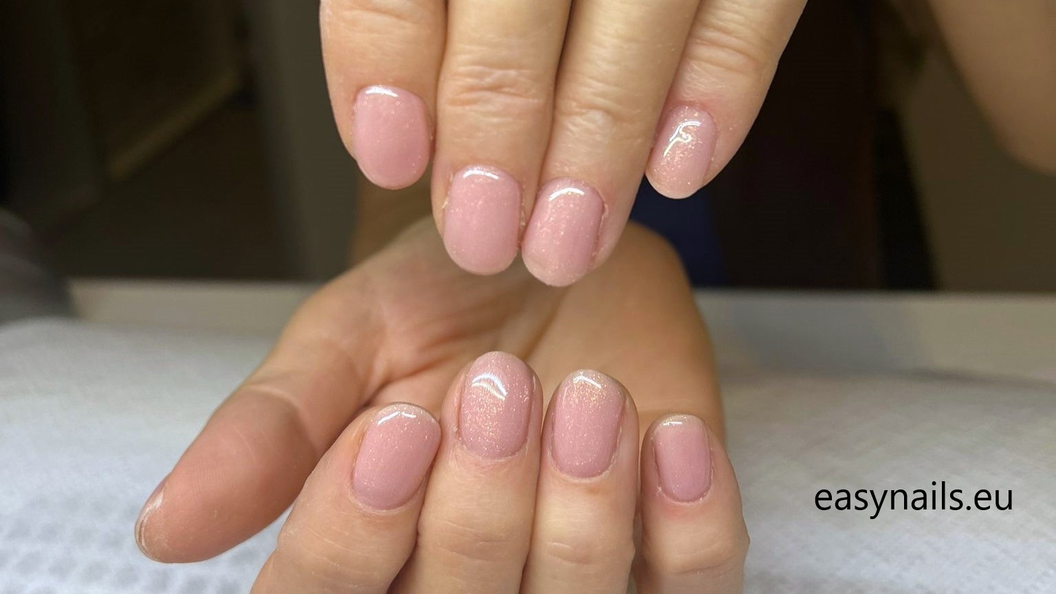Beige Nails with Glitter: Delicate Yet Effective Accent