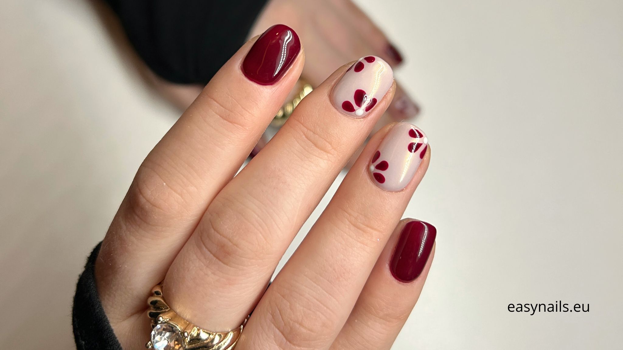 Floral Nails: The Romantic Subtlety of Manicure