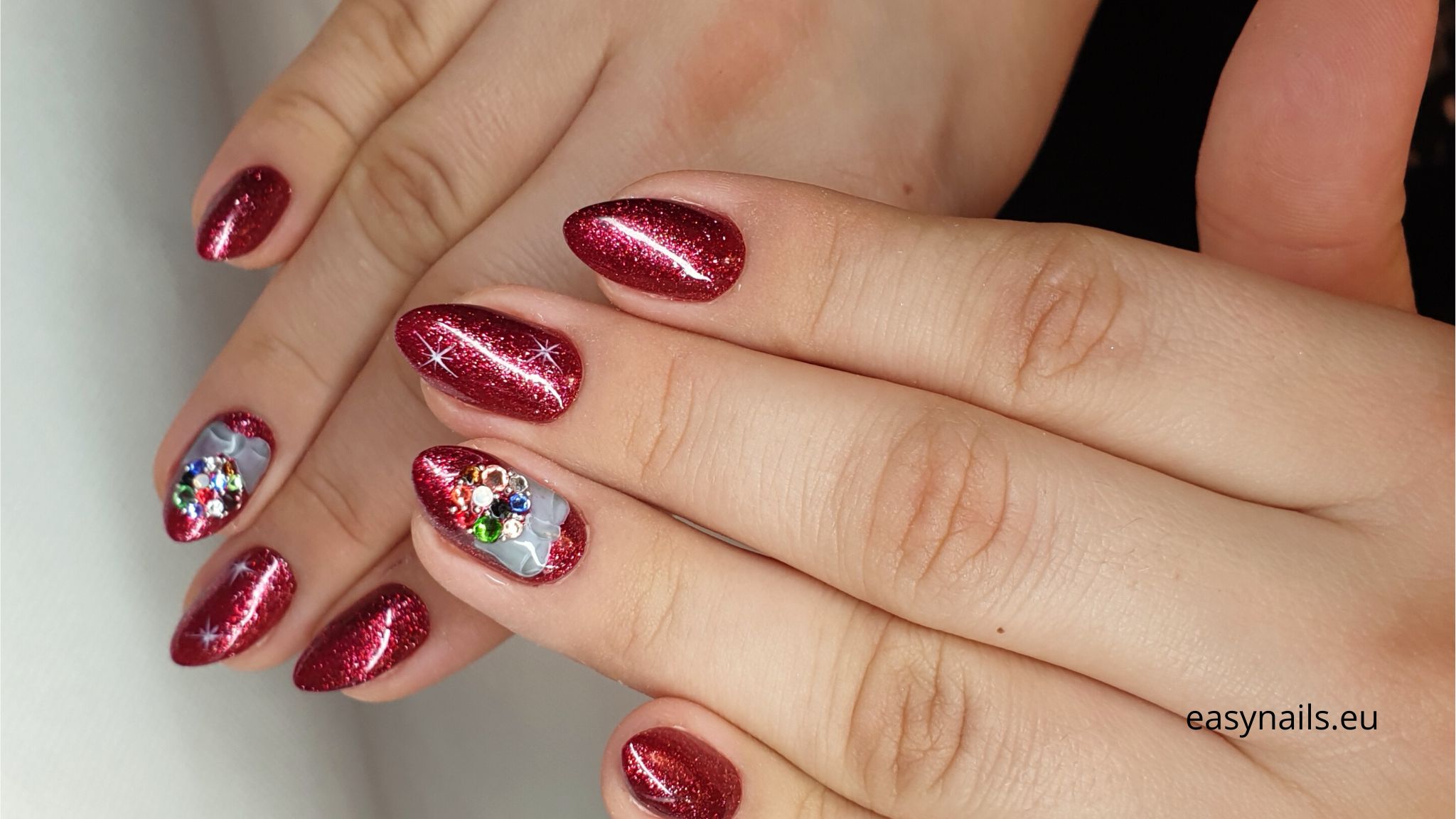 Christmas Nails: Trending Colors and Patterns for a Magical Manicure