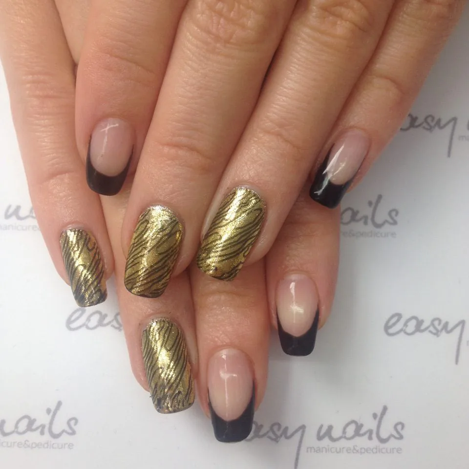 Elegant Black French Manicure: Modern and Timeless Inspiration