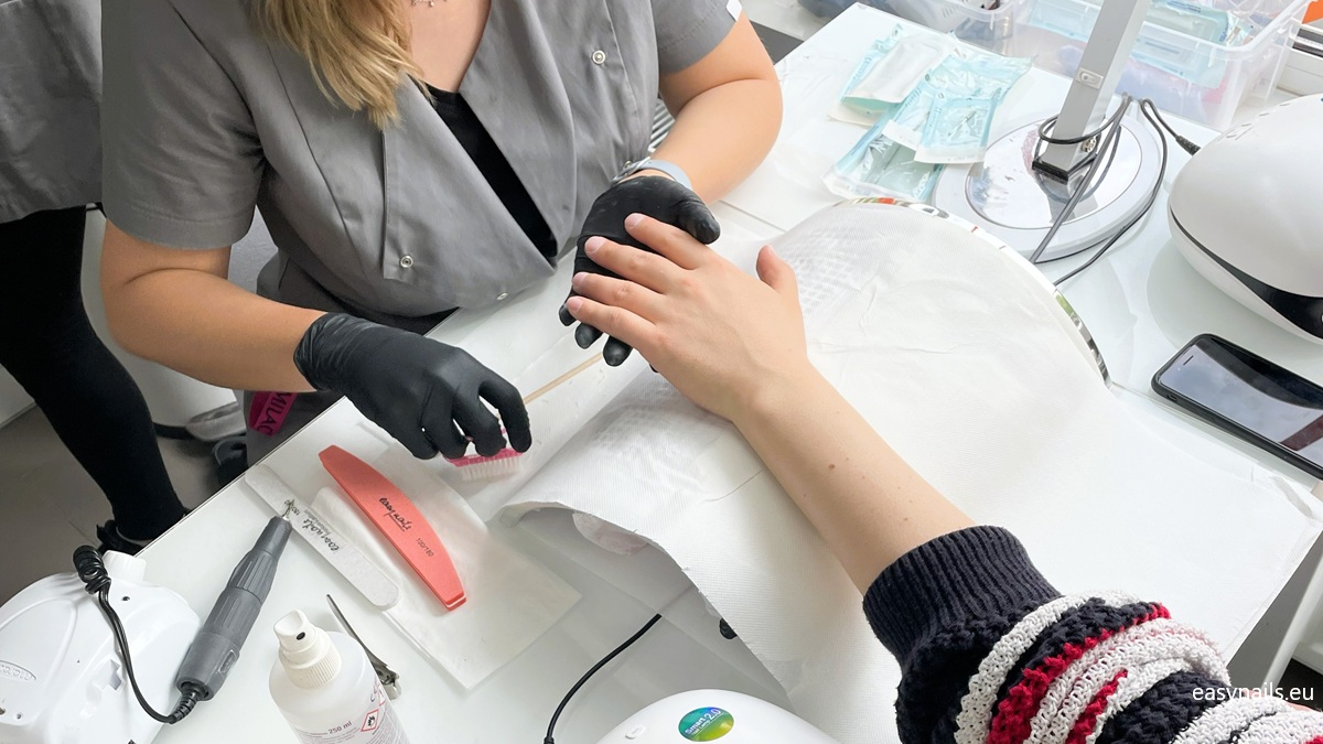 How to Properly File Nails to Avoid Splitting