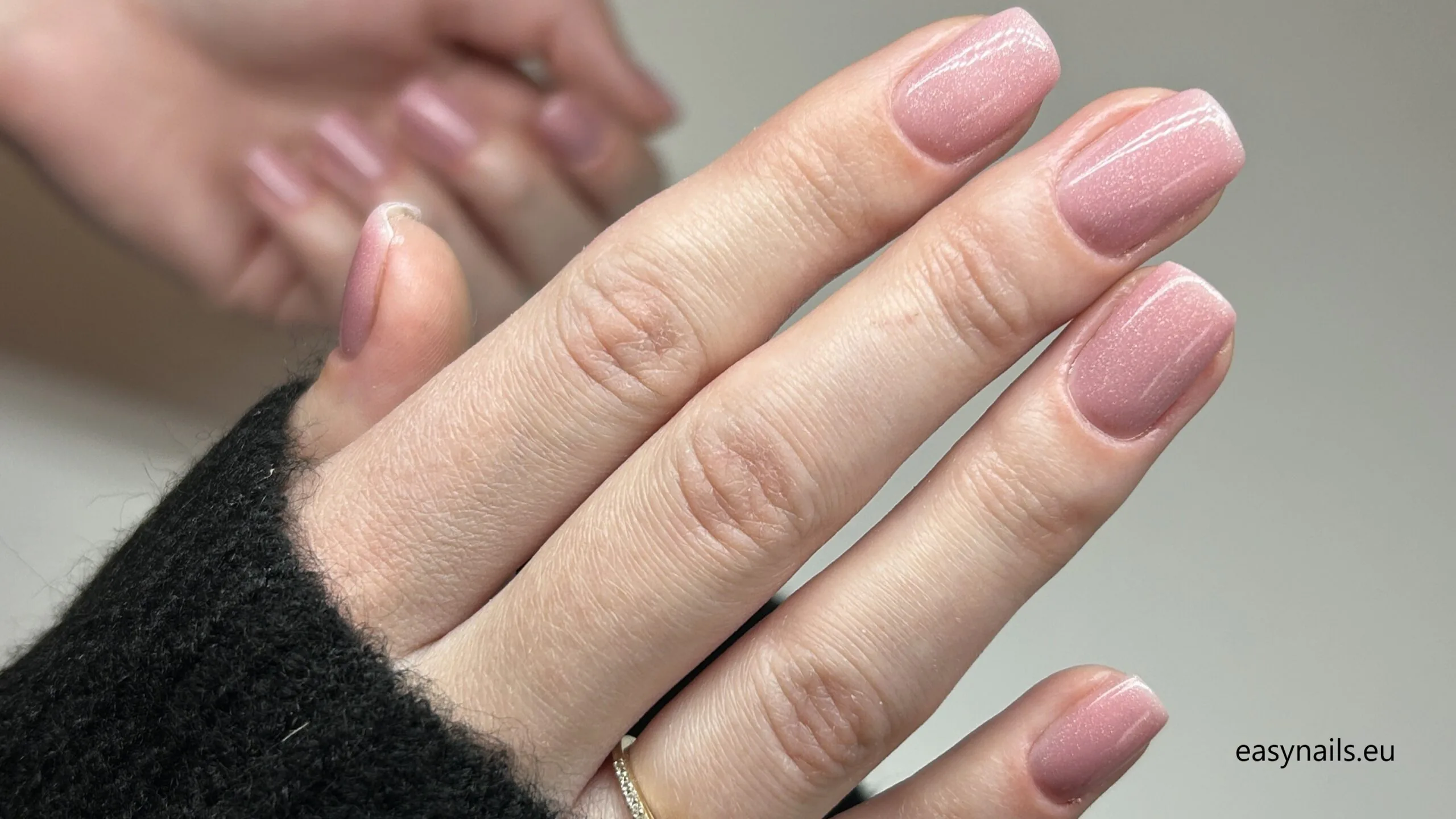 Subtle Nails: Choose Delicate Shades for an Elegant and Natural Look