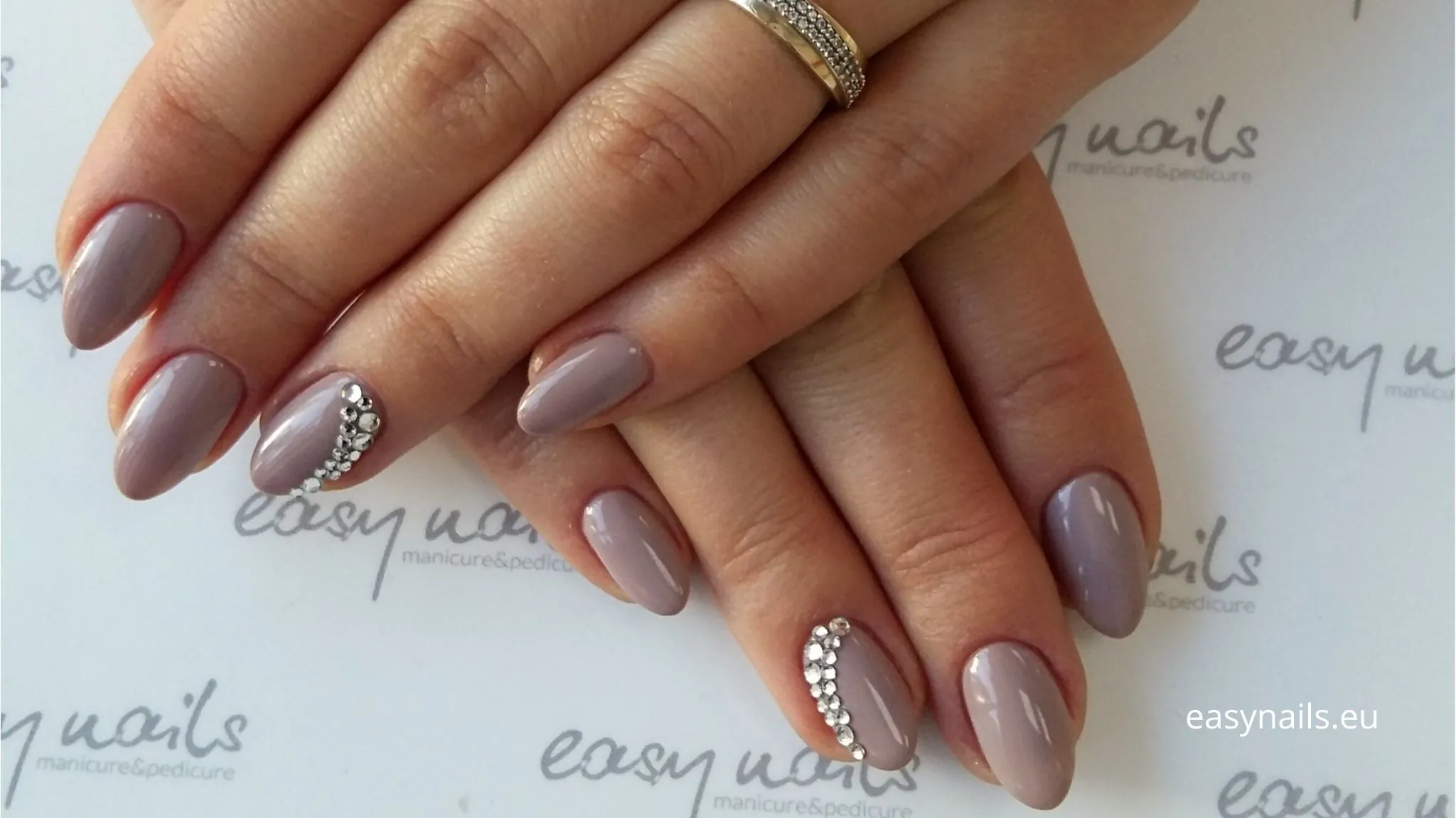 Old Money Nails: Elegance and Luxury in Nail Styling