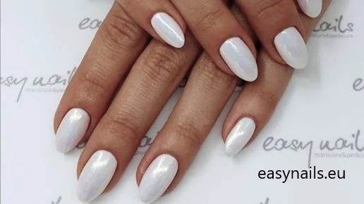 Best Nail Colors and Styles for a Gold Dress